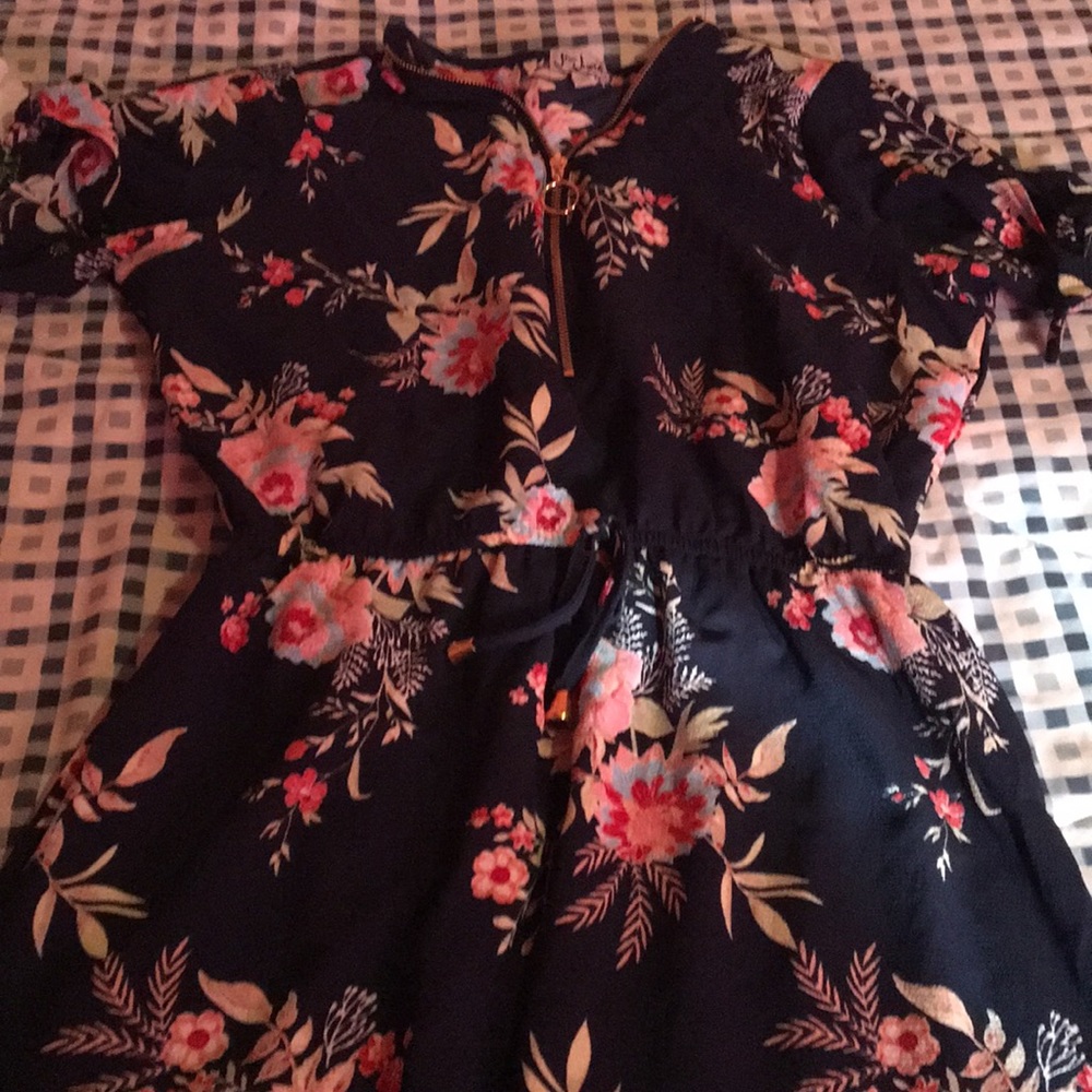 It’s a  lose dress  color black blue with flowers.